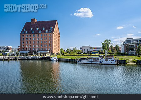 
                Hotel, Schweriner See                   