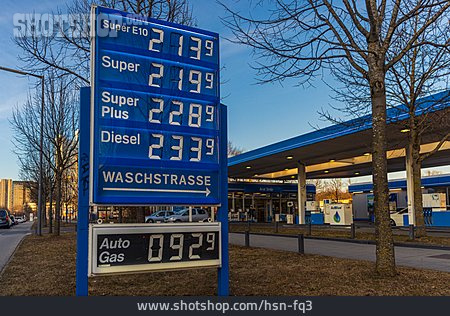 
                Benzin, Preise, Preisschild                   