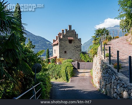 
                Wohnhaus, Dorf Tirol                   