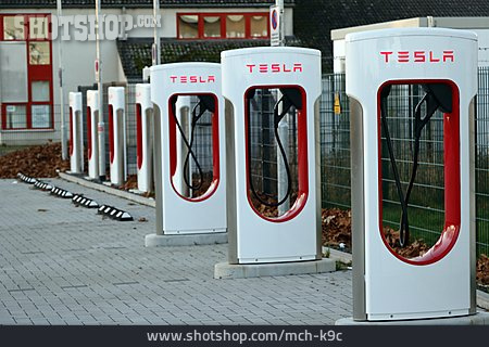 
                Erftstadt, Elektromobilität, Tesla                   
