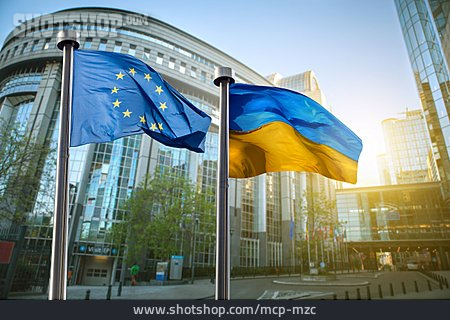 
                Flagge, Parlamentsgebäude, Eu, Brüssel, Stand With Ukraine                   