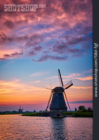 
                Abendstimmung, Windmühle, Holland, Kinderdijk                   