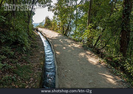 
                Wanderweg, Südtirol, Meran, Bewässerung                   