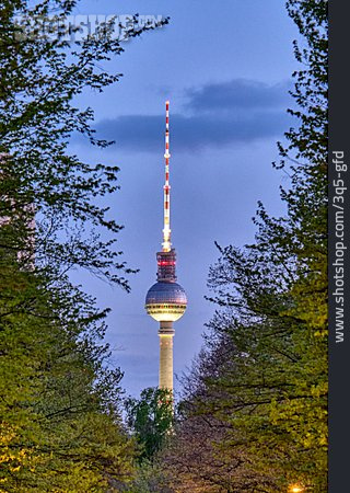 
                Berlin, Fernsehturm, Blaue Stunde                   
