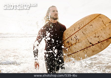 
                Surfer, Surfbrett                   