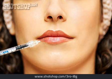 
                Schönheitsbehandlung, Botox, Lippen Aufspritzen                   
