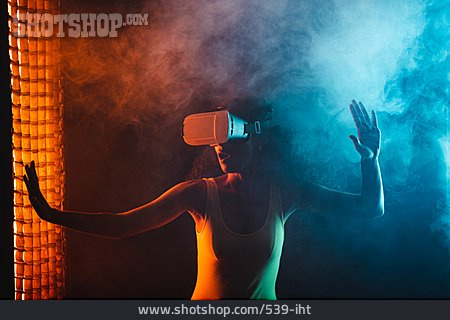 
                Virtuelle Realität, Simulation, Videobrille, Immersion                   