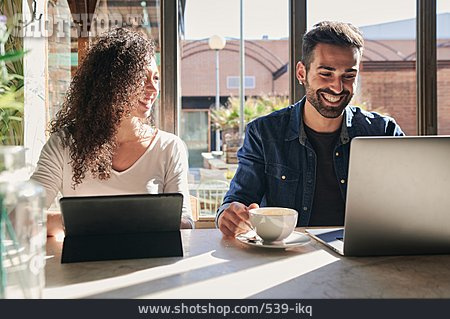 
                Café, Gemeinsam, Online, Coworking                   