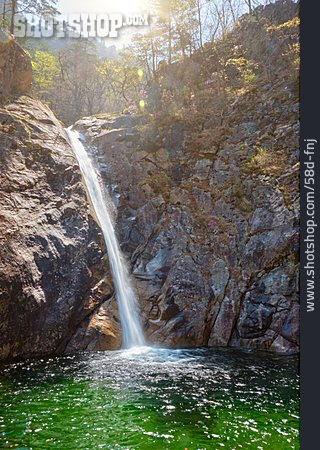 
                Wasserfall, Seoraksan National Park                   