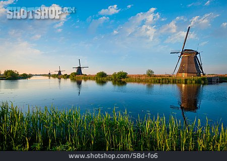 
                Niederlande, Kinderdijk, Turmwindmühle                   