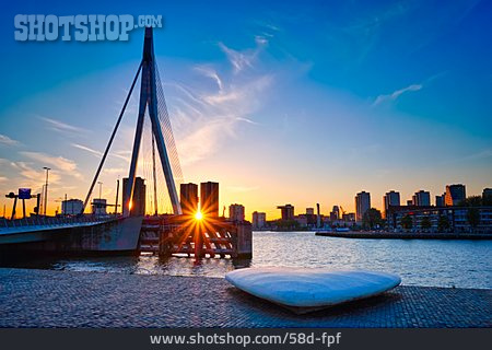 
                Sonnenuntergang, Rotterdam, Erasmusbrücke                   