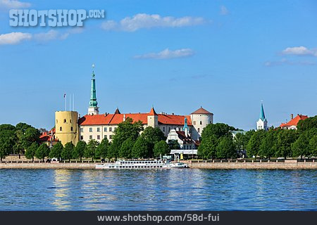 
                Riga, Rigaer Schloss, Daugava                   