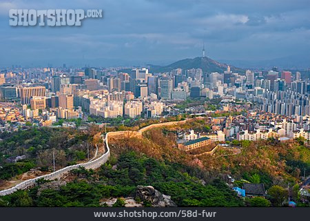 
                Skyline, Stadtmauer, Seoul                   