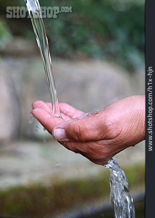 
                Wasser, Hand                   