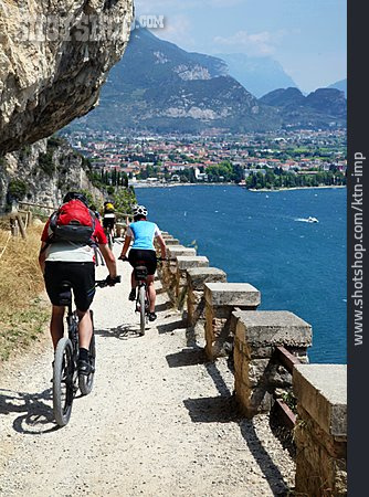 
                Gardasee, Radtour, Mountainbiker                   