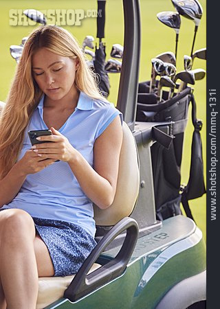 
                Lesen, Online, Smartphone, Golfspielerin                   