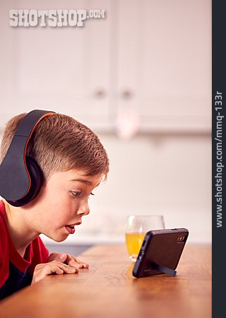 
                Junge, Kopfhörer, Internet, Staunen, Online                   