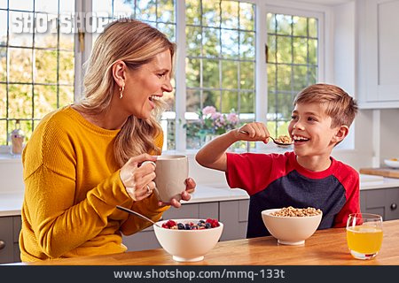 
                Mutter, Glücklich, Essen, Frühstück, Sohn                   