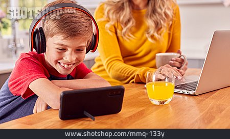 
                Mutter, Internet, Online, Sohn, Home Office                   
