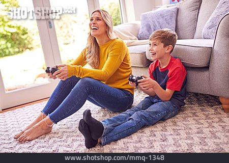 
                Mutter, Spaß, Sohn, Computerspiel                   
