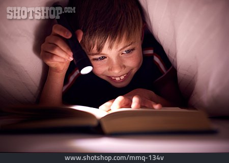 
                Junge, Buch, Lesen, Bettdecke, Heimlich, Bettzeit                   