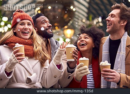 
                Glücklich, Weihnachtsmarkt, Freunde, Heißgetränk                   