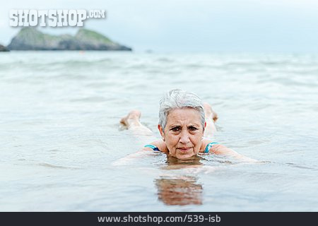 
                Schwimmen, Baden, Aktive Seniorin                   