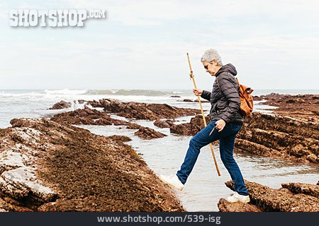 
                Wanderung, Sportlich, Aktive Seniorin                   