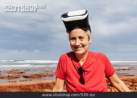 
                Seniorin, Junggeblieben, 3d-brille, Head-mounted Display                   