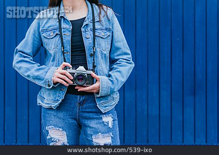 
                Jeans, Fotografin, Fotokamera                   