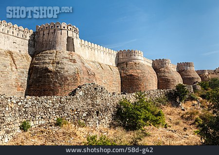 
                Mountain Fortress, Kumbhalgarh                   