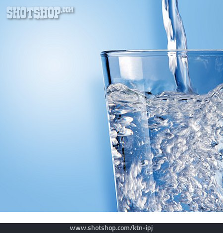 
                Eingießen, Mineralwasser                   
