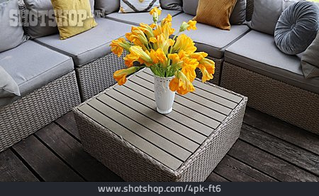 
                Blumenstrauß, Terrassenmöbel                   