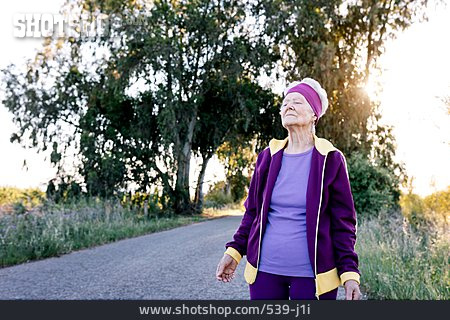 
                Jogging, Frühsport, Aktive Seniorin                   