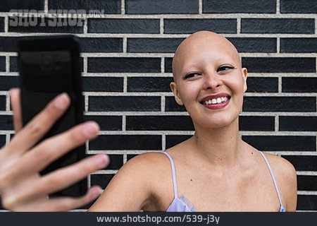 
                Glatze, Selfie, Alopecia Universalis, Keine Haare                   