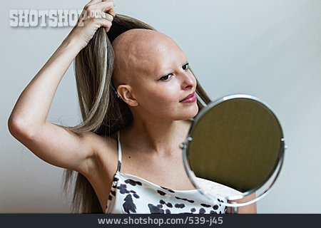 
                Glatze, Perücke, Haarausfall, Alopecia Universalis                   
