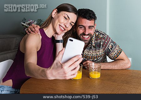 
                Paar, Zuhause, Selfie                   