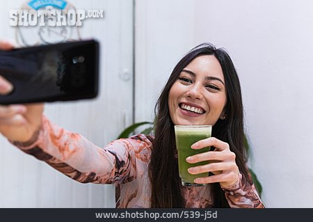 
                Gesunde Ernährung, Social Media, Selfie                   