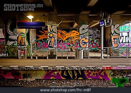 
                Graffiti, Bahnsteig                   