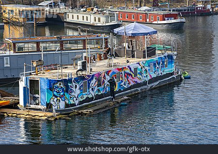 
                Graffiti, Hausboot                   