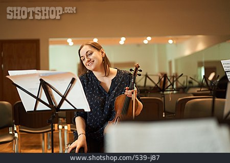 
                Kultur, Musikerin, Violinistin                   