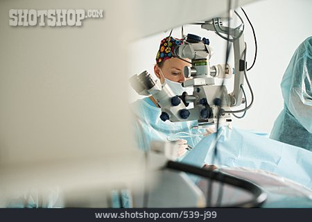 
                Medizintechnik, Augenoperation, Op-mikroskop                   