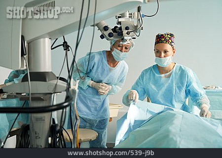 
                Operation, Operationssaal, Augenchirurgie                   