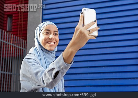 
                Kopftuch, Selbstportrait, Muslimin, Selfie                   