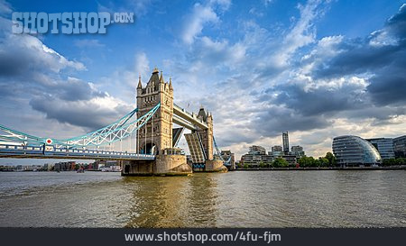
                Tower Bridge, London, Themse                   