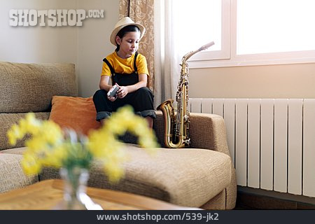 
                Kindheit, Musikinstrument, Musikalisch, Saxophon                   