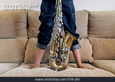 
                Kindheit, Musikinstrument, Musikalisch, üben, Saxophon                   
