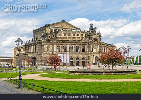 
                Dresden, Semperoper                   