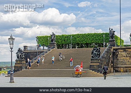 
                Dresden, Brühlsche Terrasse, Treppenstufen                   