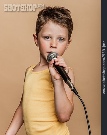 
                Junge, Mikrofon, Singen                   